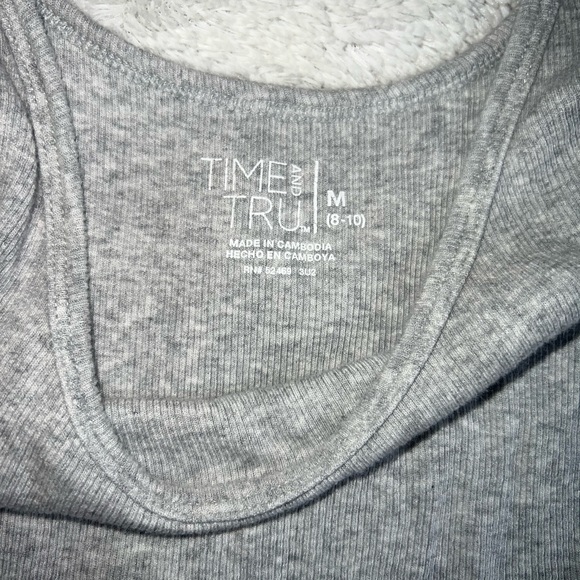 Bundle of 7 tank tops - Picture 5 of 8